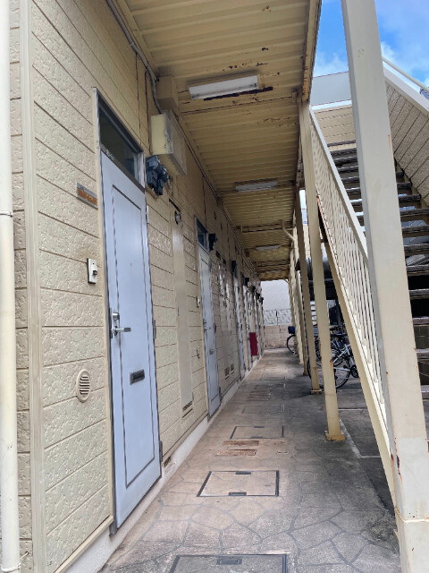 ガーデンヒルズ新倉A エントランス