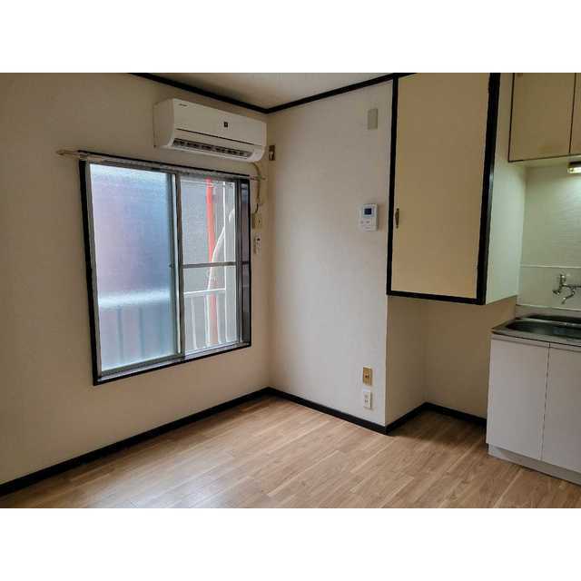 メゾンクレセール210号室 リビング