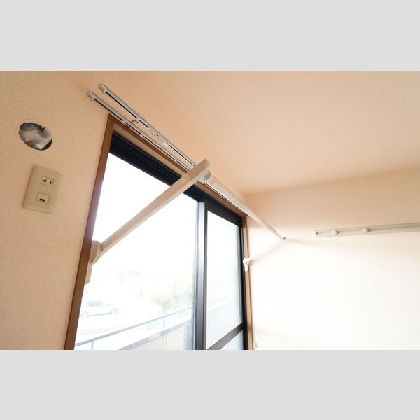 パンプキンハウス206号室 室内物干し