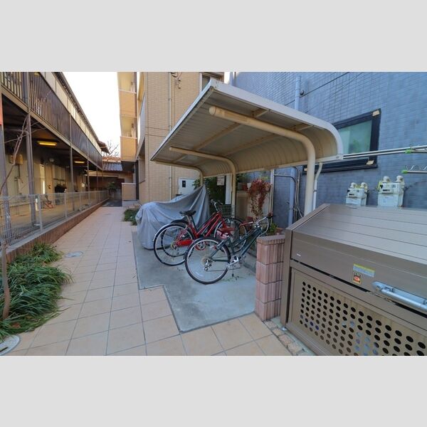 クレスト原際 駐輪場