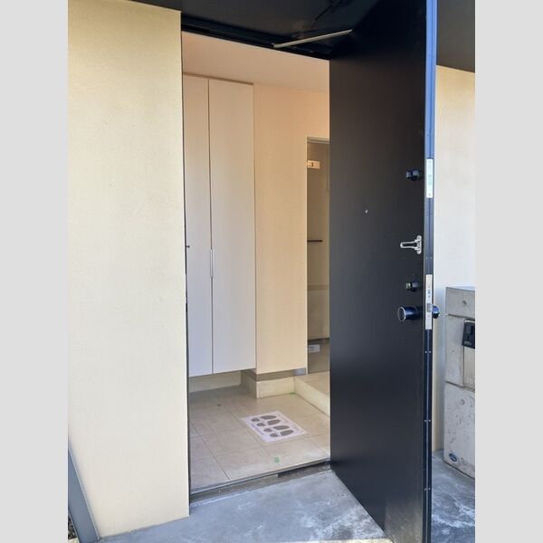 SUCCEED GARDEN　CE-1号室 玄関