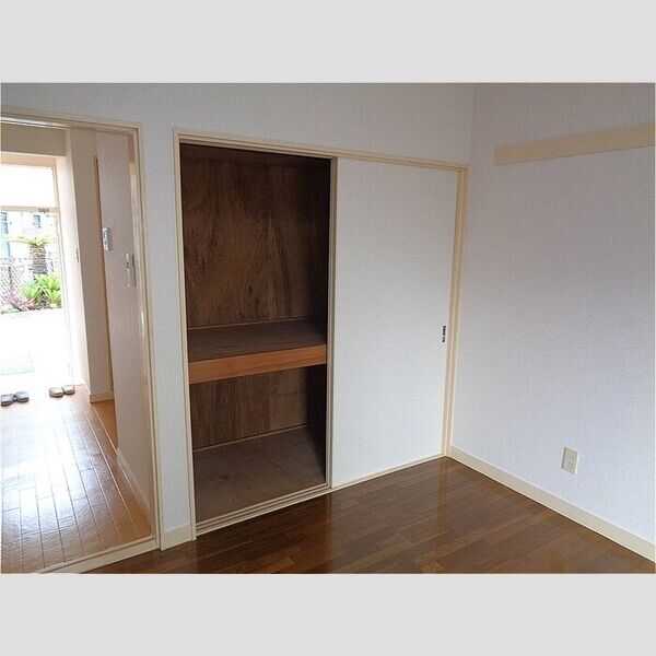 グリーンウッドハイツB 物入れ