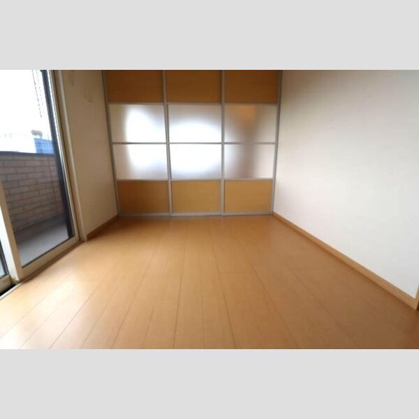 ロイヤルティアラⅡ・ⅢⅡ301号室 洋室6帖