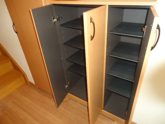 クリエイトⅡ202号室 たっぷり入る下足箱