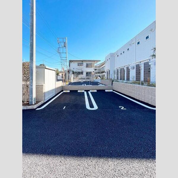グラナーデ成城学園前B 駐車場