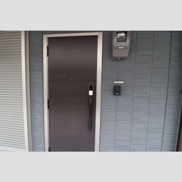 セレスティア白鳥106号室 玄関