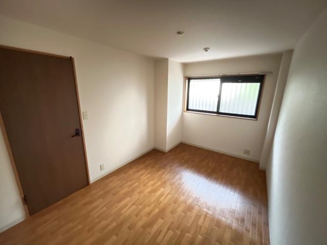 カーサグランデ 玄関横洋室