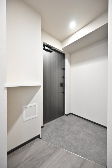 ＧＲＡＮＳＩＴＥ　ＮＡＫＡＭＥＧＵＲＯ5階 玄関