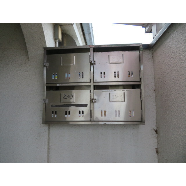 ミルキーウェイ1階 郵便ポスト