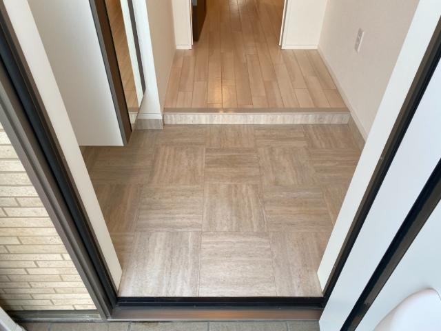 Jour de floraison H（ジュール　ド　フロレゾン　Ｈ） 玄関