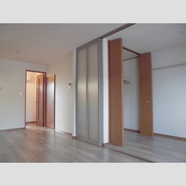 モナリエ飯泉103号室 ■LDKと隣の洋室です■