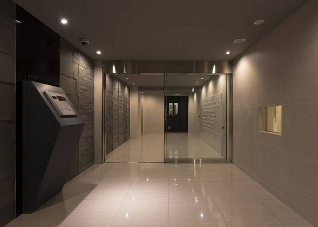 ガーラ・ステーション横浜反町7階 スタイリッシュなエントランス！