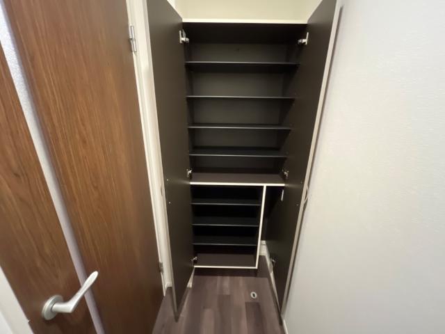 ディアレスト101号室 下駄箱