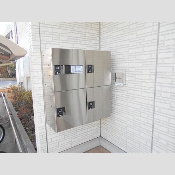 サニークロスZ 宅配ボックス