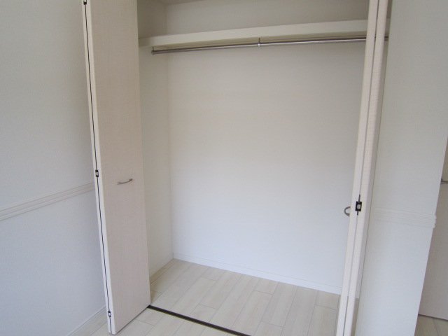 バード・ヴェール　(Ｂｉｒｄ・Ｖｅｒｔ)202号室 北側洋室クローゼット