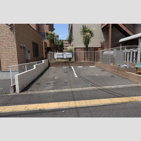 ポワール・K606号室 駐車場