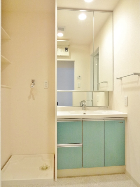 エルフレア三鷹 独立洗面台付き脱衣スペース