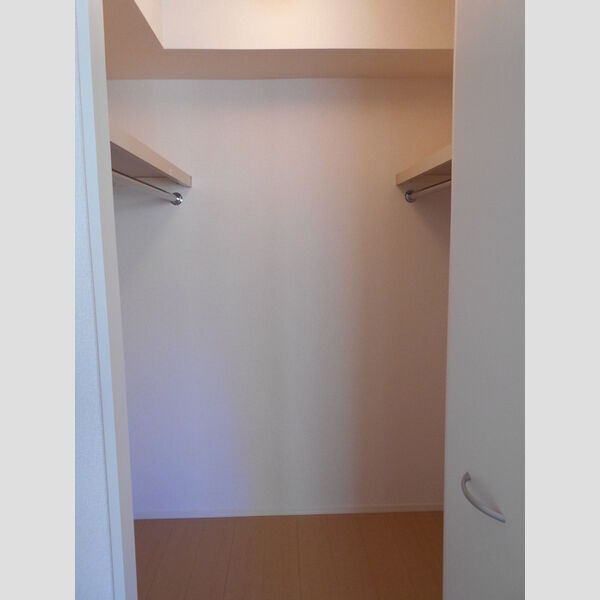 アルバ・グラート　B102号室 ウォークインクローゼット