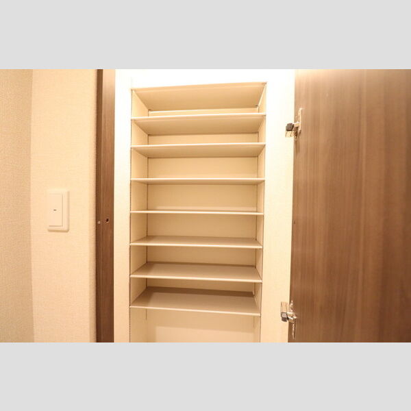 ピュアハイム大倉山 シューズクローク