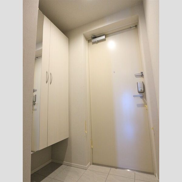 Royal Hills 玄関(別角度)