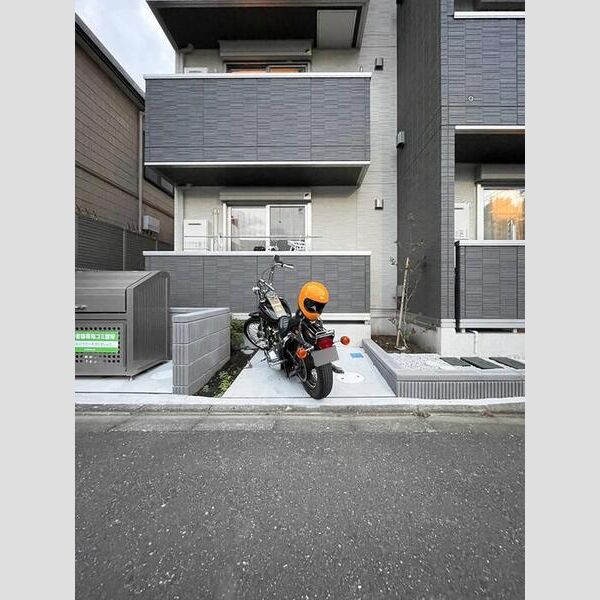 ラリュール中村南 バイク置場