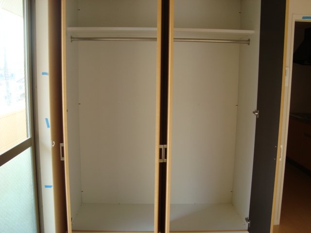 ティアラ・ビバ クローゼット