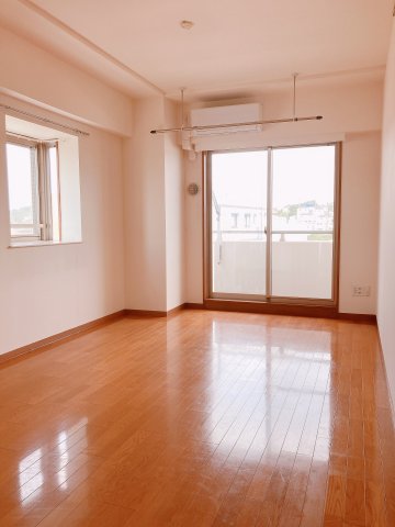 グランディスタ菊名 リビング