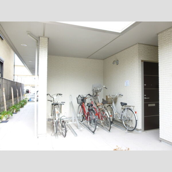 ウェルストン102号室 駐輪場