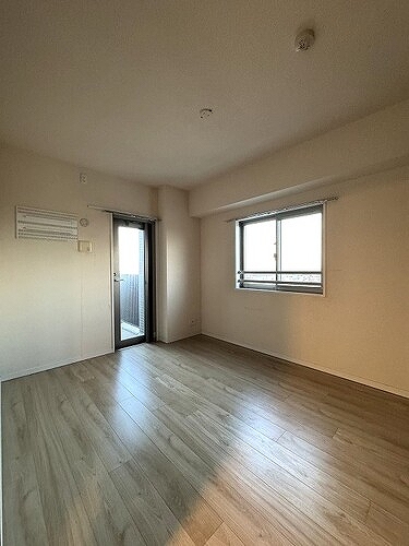 ユードリーム東川口駅前13階 2面採光の洋室（約6.0畳）　※2024年02月撮影