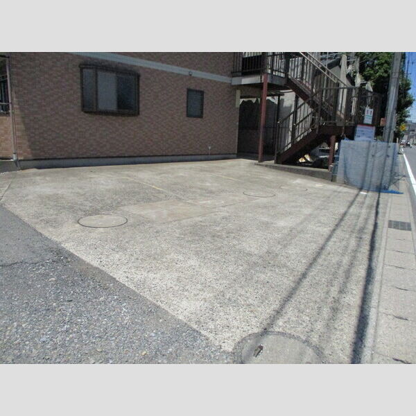 ロイヤルハイツ大澤 駐車場