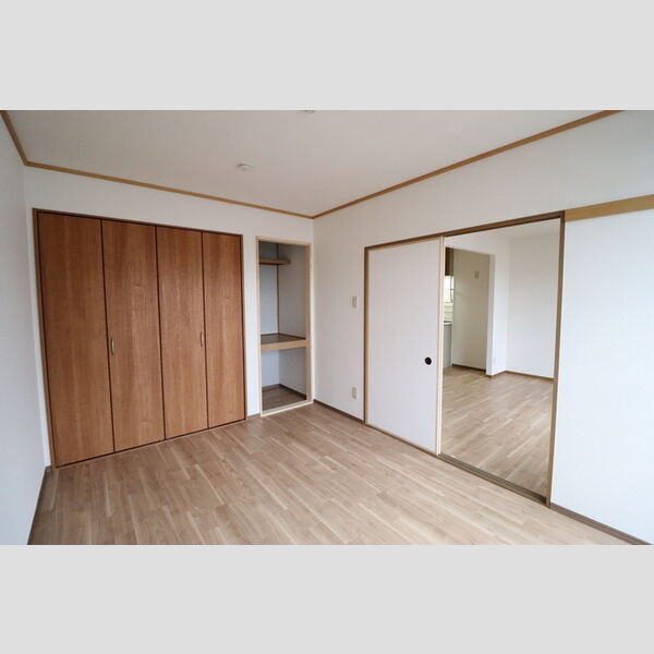 ハイカムール園生203号室 洋室