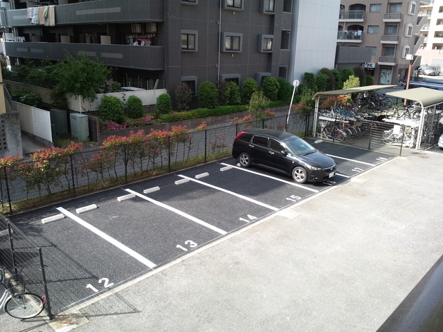 オーシャンビュー参番館0101号室 敷地内の駐車場です