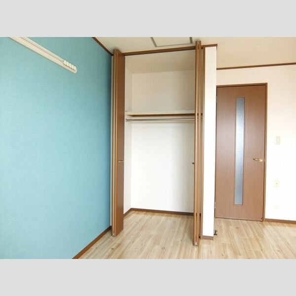 マ・メゾン ASUKA206号室 上段部も有効に使える広々クローゼット