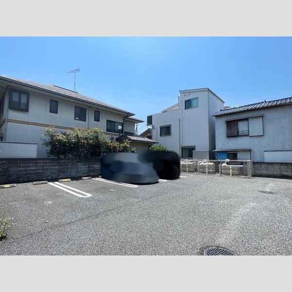 エルミタージュ・アン 駐車場