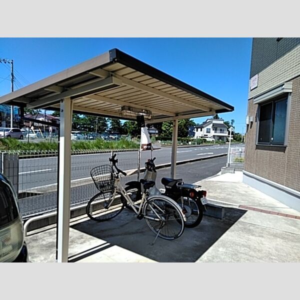 イルミナ102号室 駐輪場