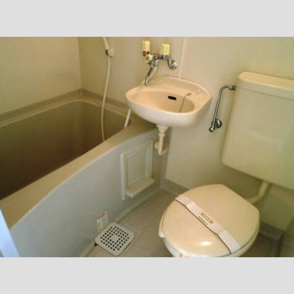 フラットエイト201号室 201 3点ユニットバス
