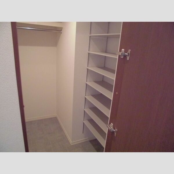 ボヌールメゾン205号室 シューズクローク