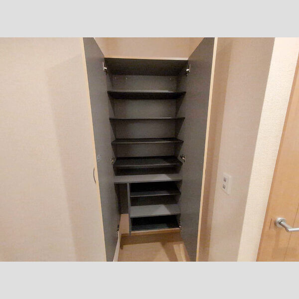 リヴェール等々力　B B101号室　玄関収納