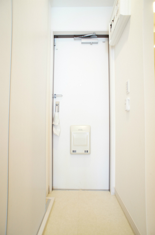 リブリ・フリーウェイ1階 玄関