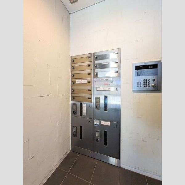 レジデンス東雪谷303号室 ポスト、宅配ボックス