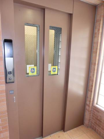 アルテナード2階 エレベーター