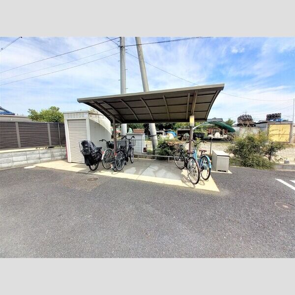 ローズコート山﨑 駐輪場