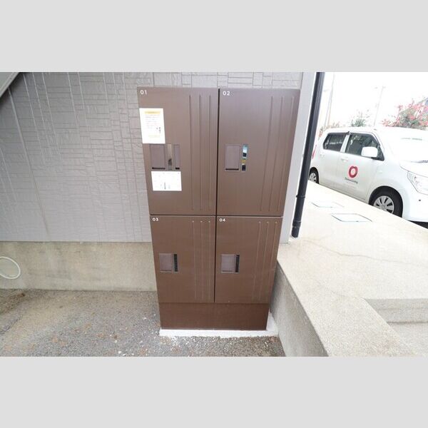 ヴィラデルニエ 宅配ボックス