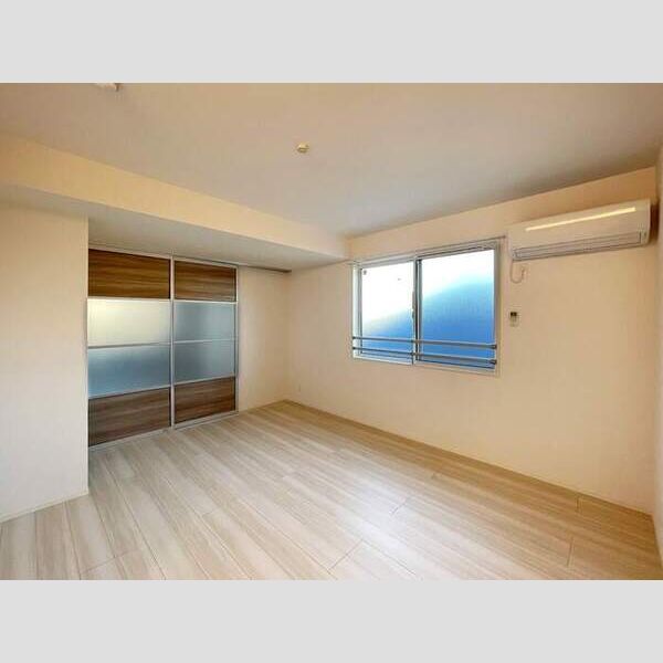 ラウレア六町301号室 リビング