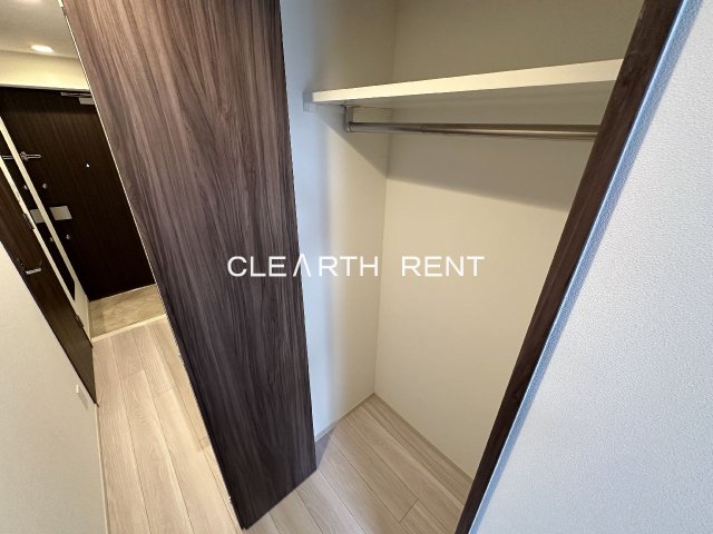 コンシェリア横濱山手 ＴＨＥ ＲＥＳＩＤＥＮＣＥ1階 ハンガーパイプ付き収納クローゼット