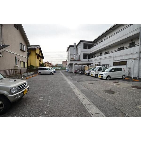 新幸マンション201号室 駐車場