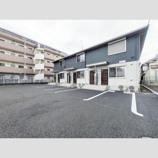 セルシアーナ 駐車場