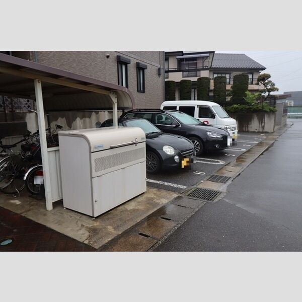 イーストヒルズ雅Ⅲ101号室 駐車場