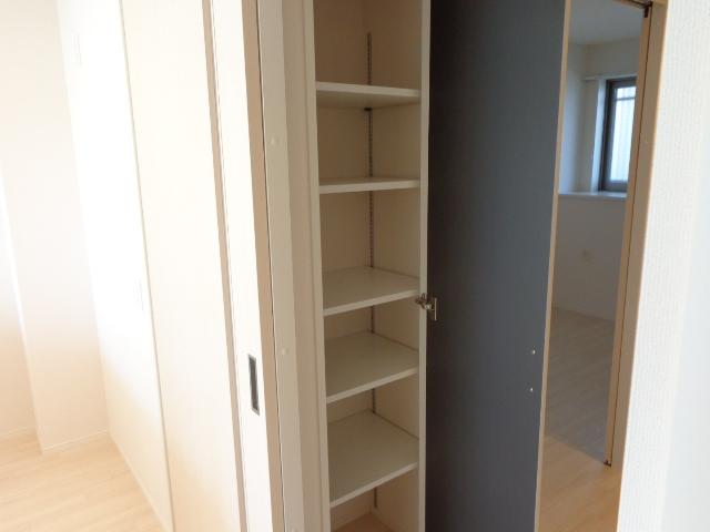 Ｒａｆｆｉｎｅ（ラフィーネ） 廊下収納