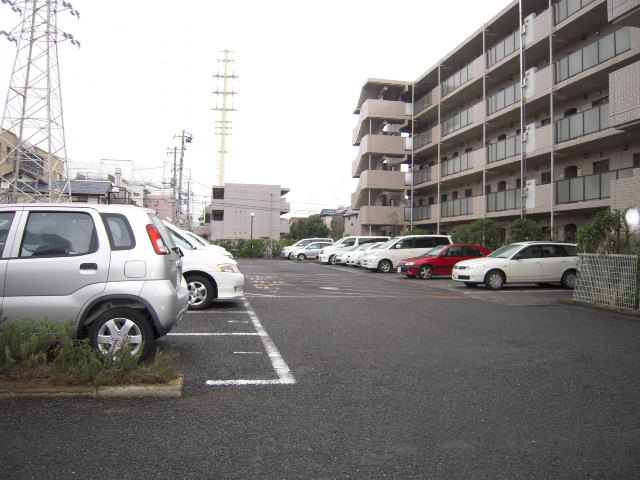 ルミナス藤 駐車場